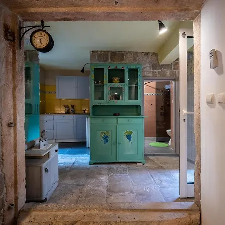 Manor House Aman Apartment Komiza