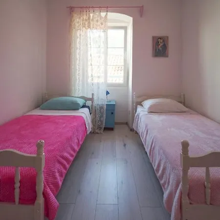 Apartment Manor House Aman Komiza